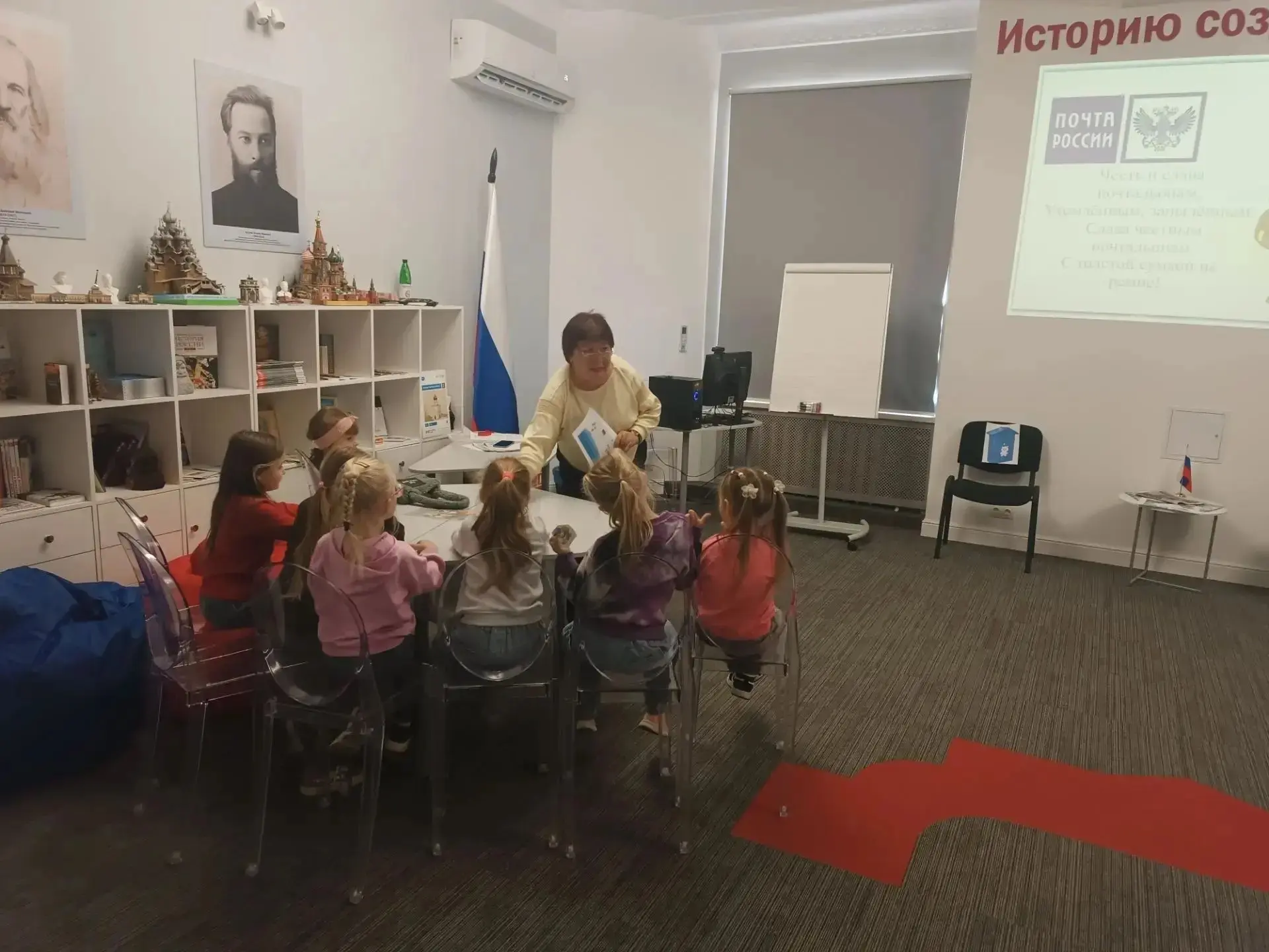 🍁 12 октября Лутугинский дом культуры пригласил воспитанников детского сада «Матрешка»...
