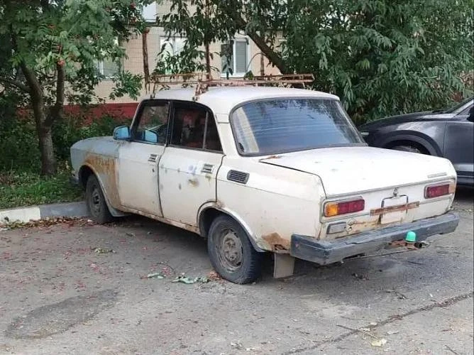 Мэрия Белгорода просит убрать брошенное авто на улице Губкина