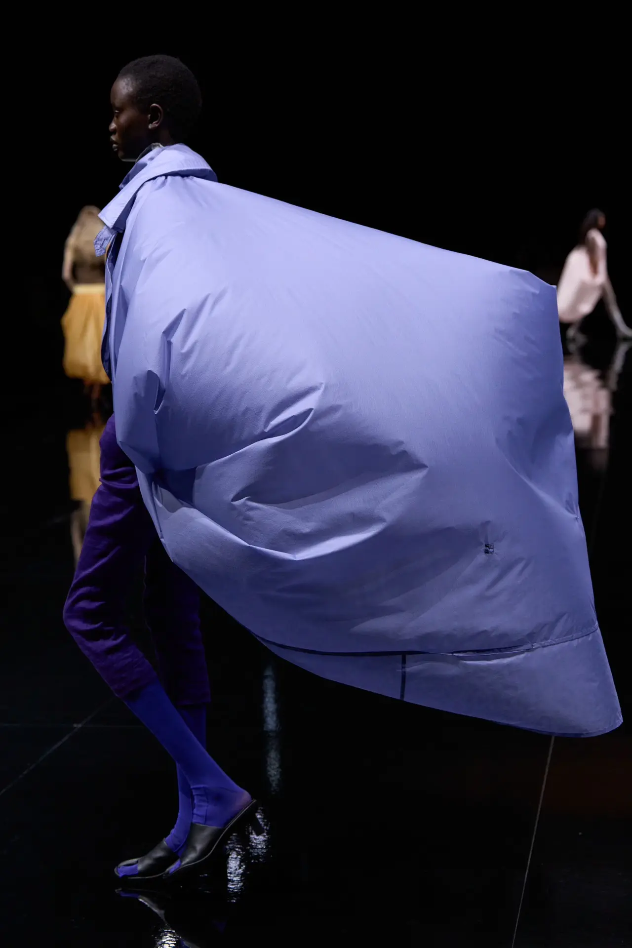 Показ, который действительно нужно было смотреть в движении - от Issey Miyake. Невероят...