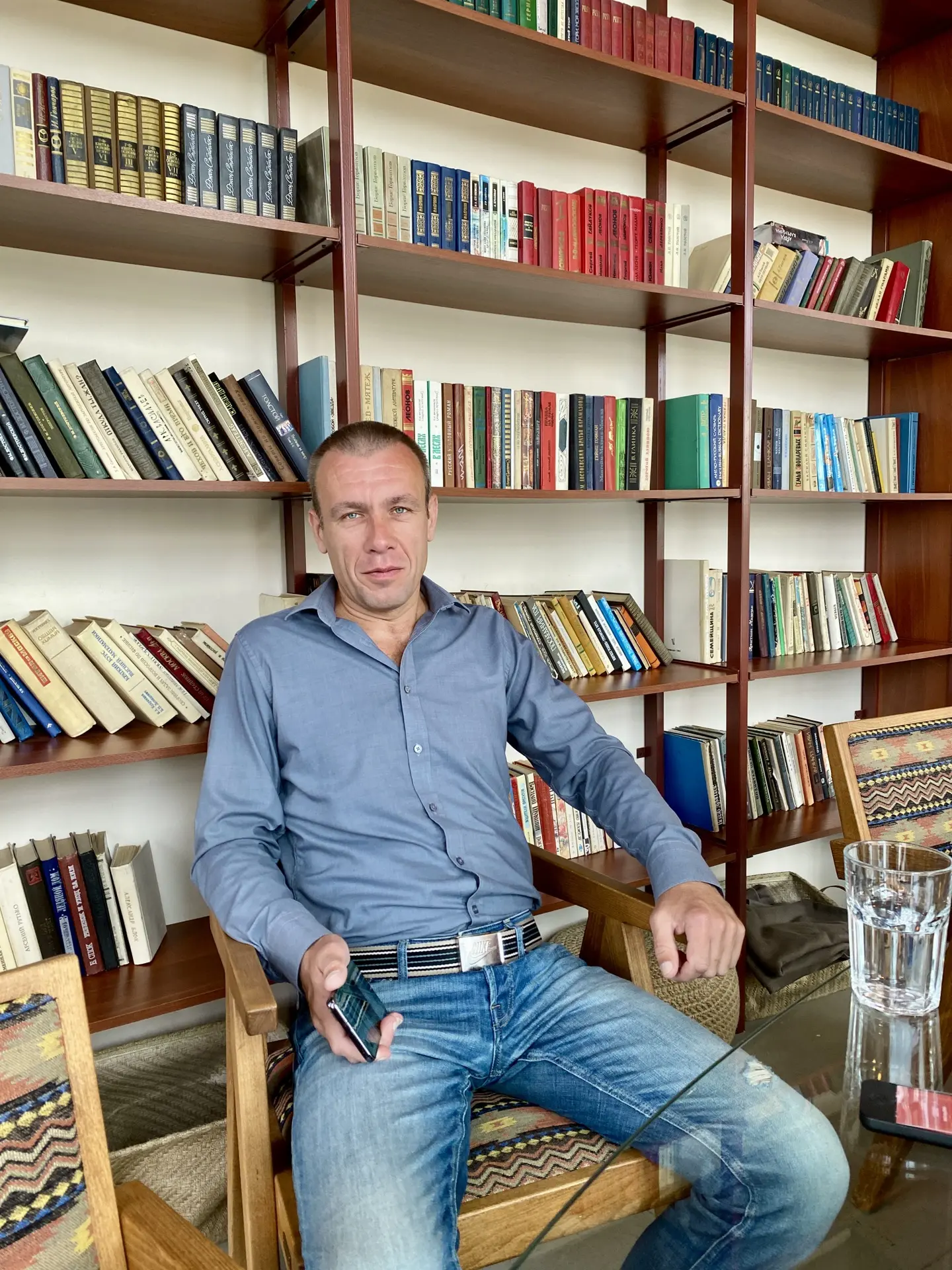 Кажется, в кафе у озера я начал находить людей интереснее, чем в интернете 😄