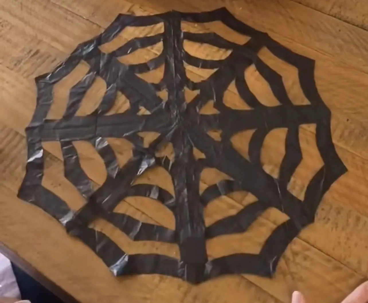 Украшаем комнату паутиной из пакета🕸️