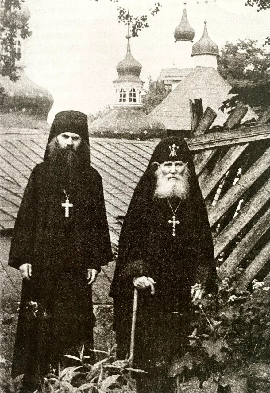 Блажен не видевший Ангелов, а кто всегда видит грехи свои. Знай лишь свои грехи. Оплачь...