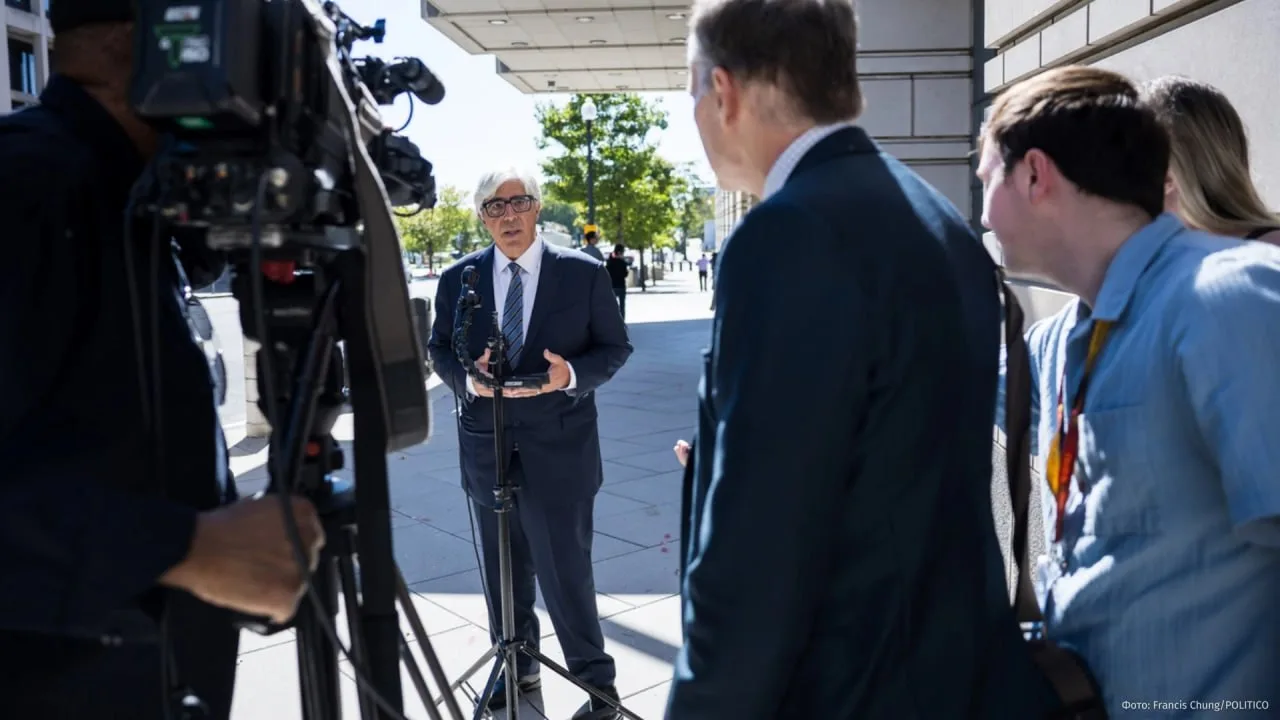 Суд продлил временный допуск журналистов CNN, MS NOW и Politico к освещению событий в Б...