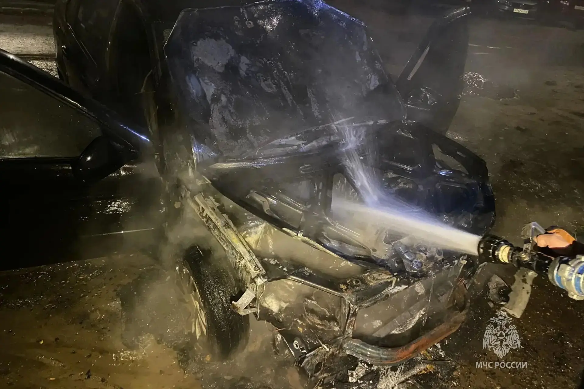 🔥🚘 Три автомобиля пострадали при пожаре на Кохомском шоссе в Иванове