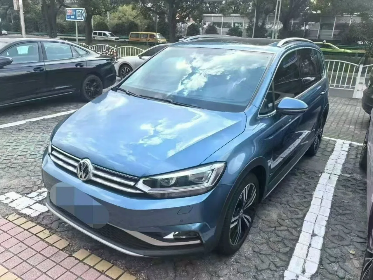 VOLKSWAGEN TOURAN L