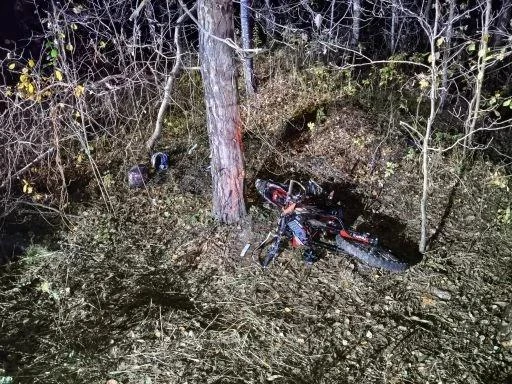 15-летний парень врезался на мотоцикле в дерево