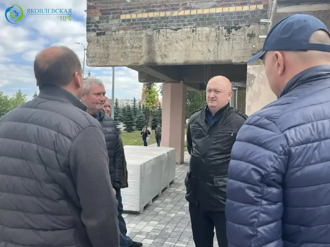 Главный врач Яковлевской ЦРБ Евгений Борисович Сучалкин вместе с министром здравоохране...