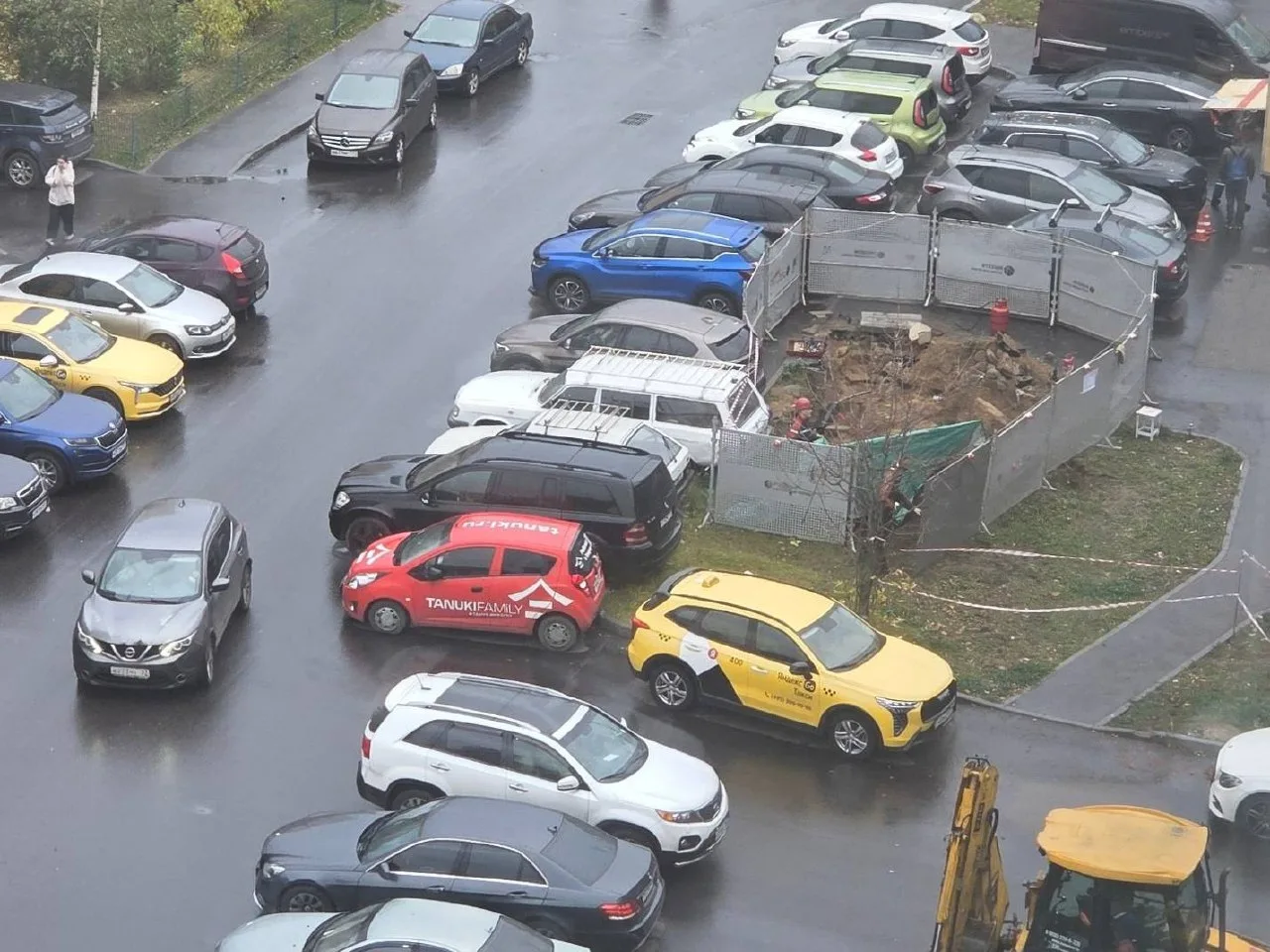 🚧 В Жулебино на Привольной огородили участок газона