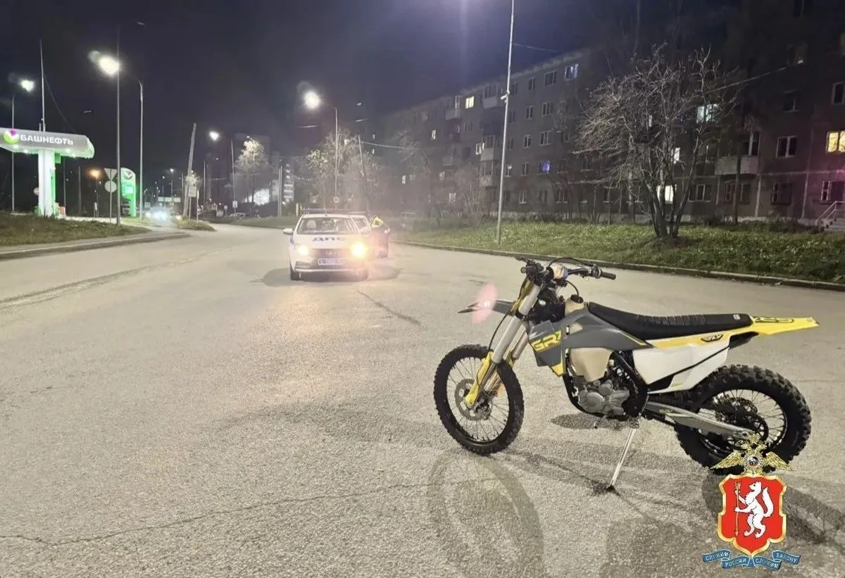 🏍 В Первоуральске мотоциклист устроил ДТП с машиной ДПС, уходя от погони.
