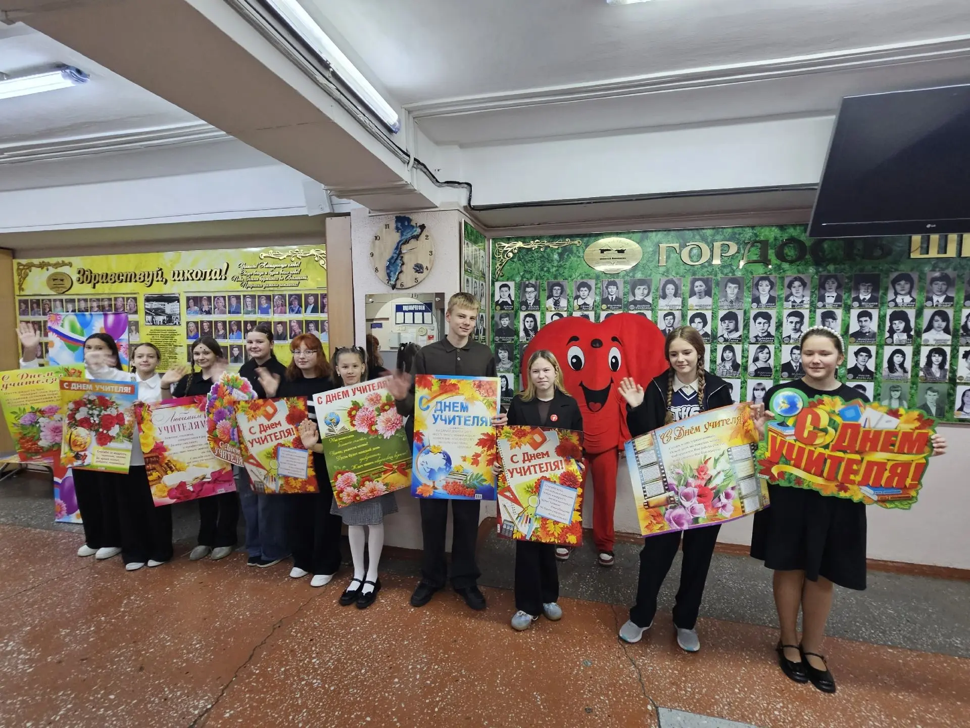 В школе прошел праздничный концерт, посвященный Дню учителя!
