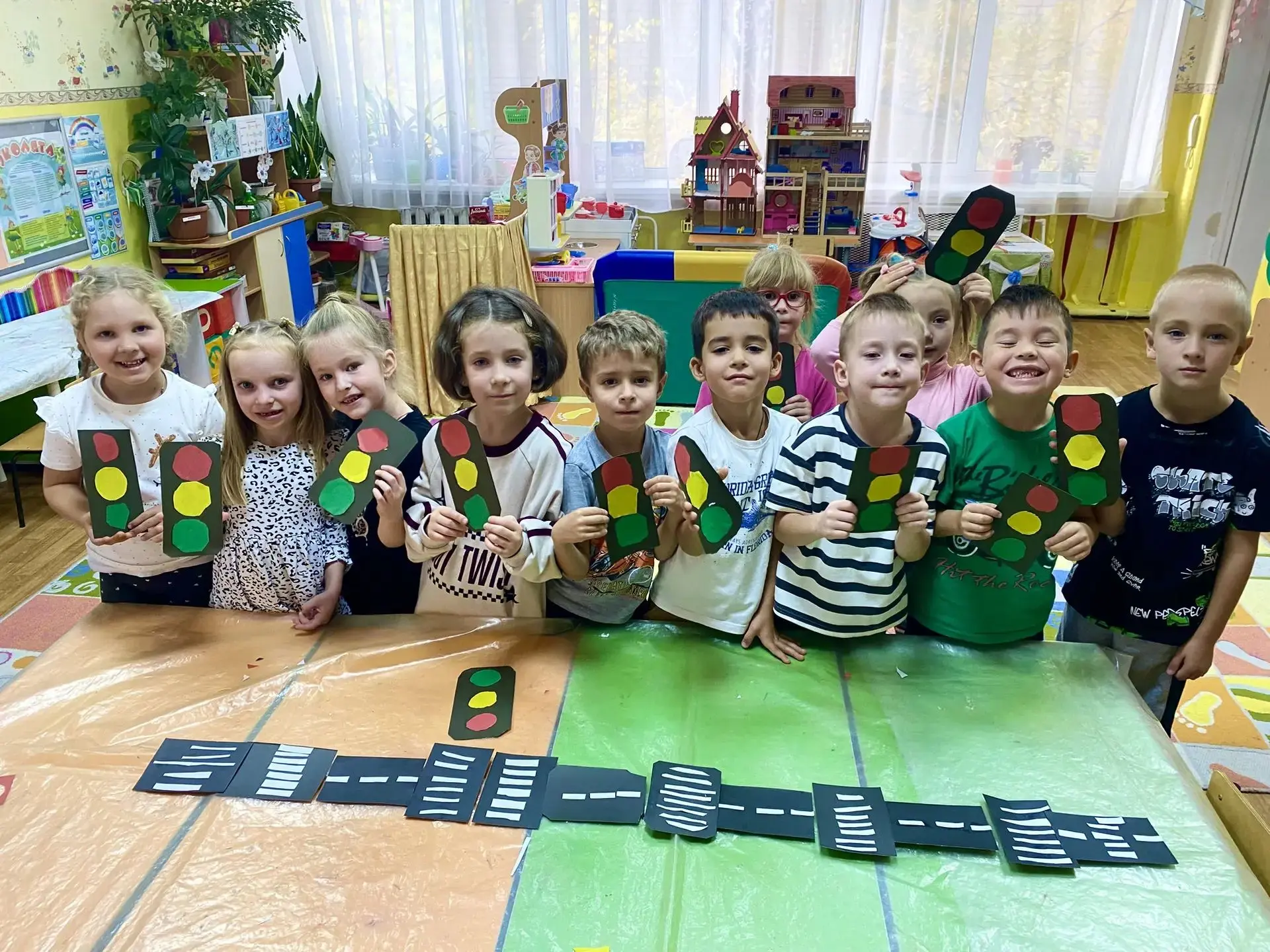 В группе «Ландыш» продолжается неделя безопасности, в рамках которой воспитанники закре...