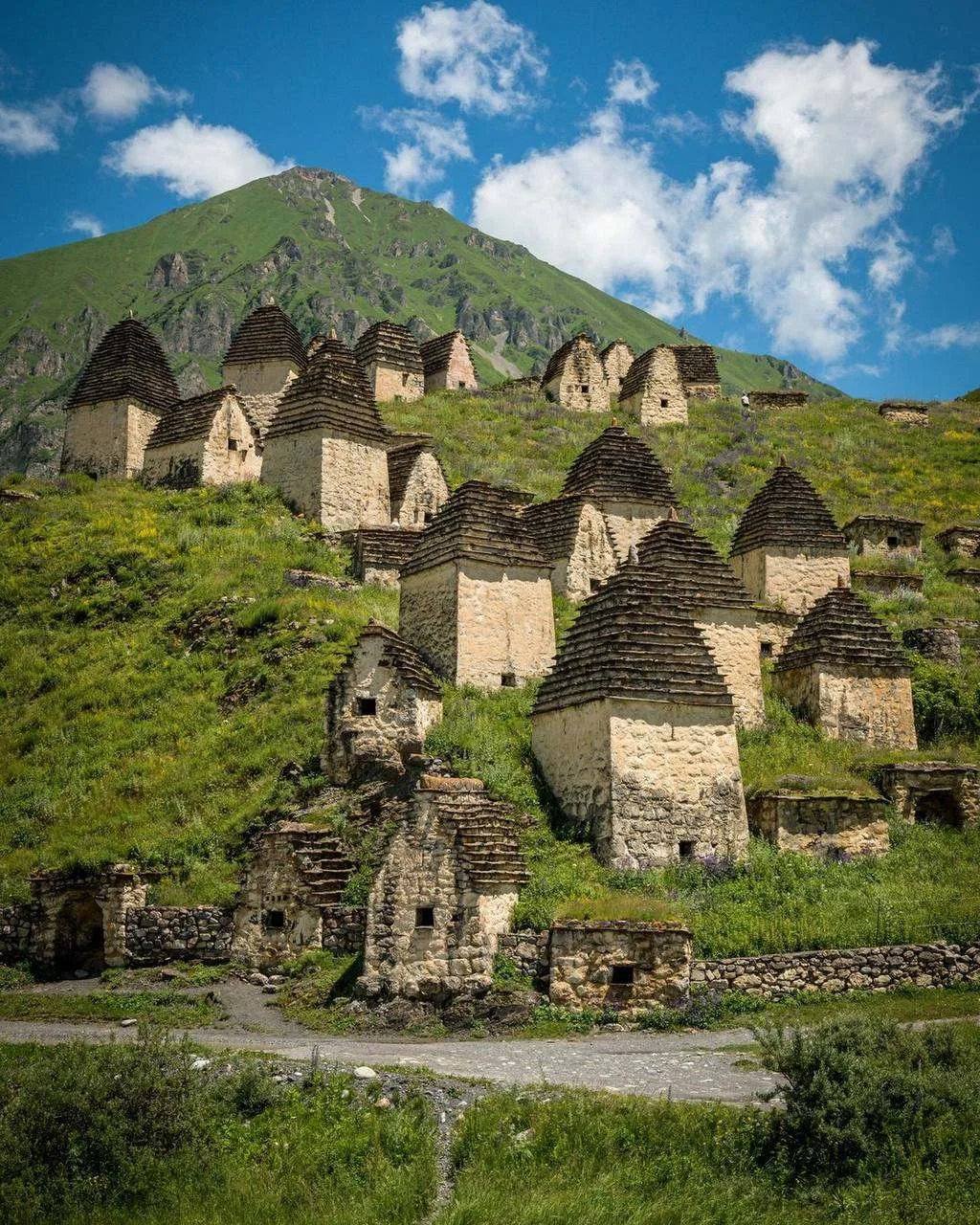 🏔️🏯 Даргавс: Вечный покой на «Сползающем хребте»