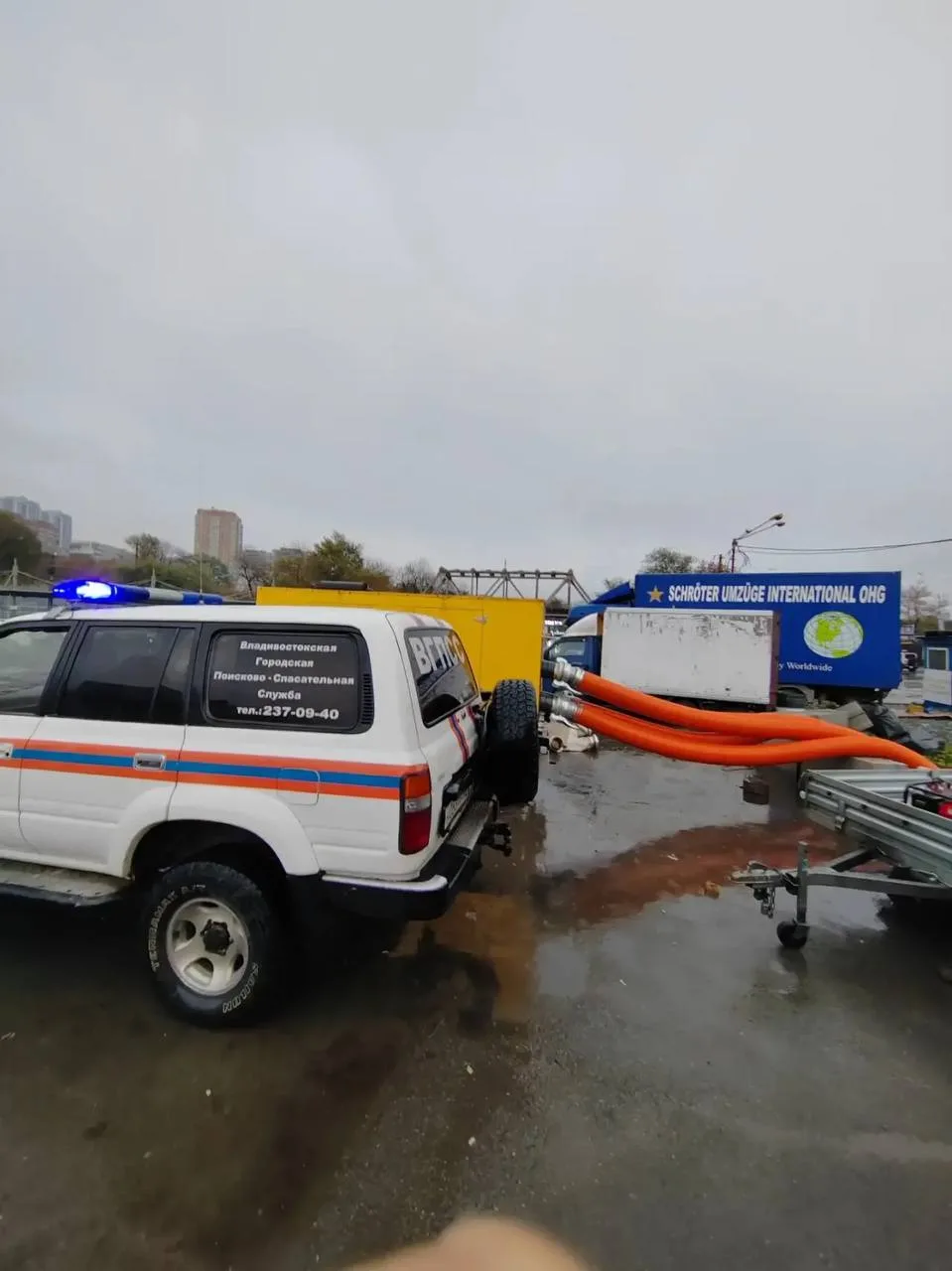 Владивосток встал в 8-балльные в пробки из-за дождя и подтоплений.