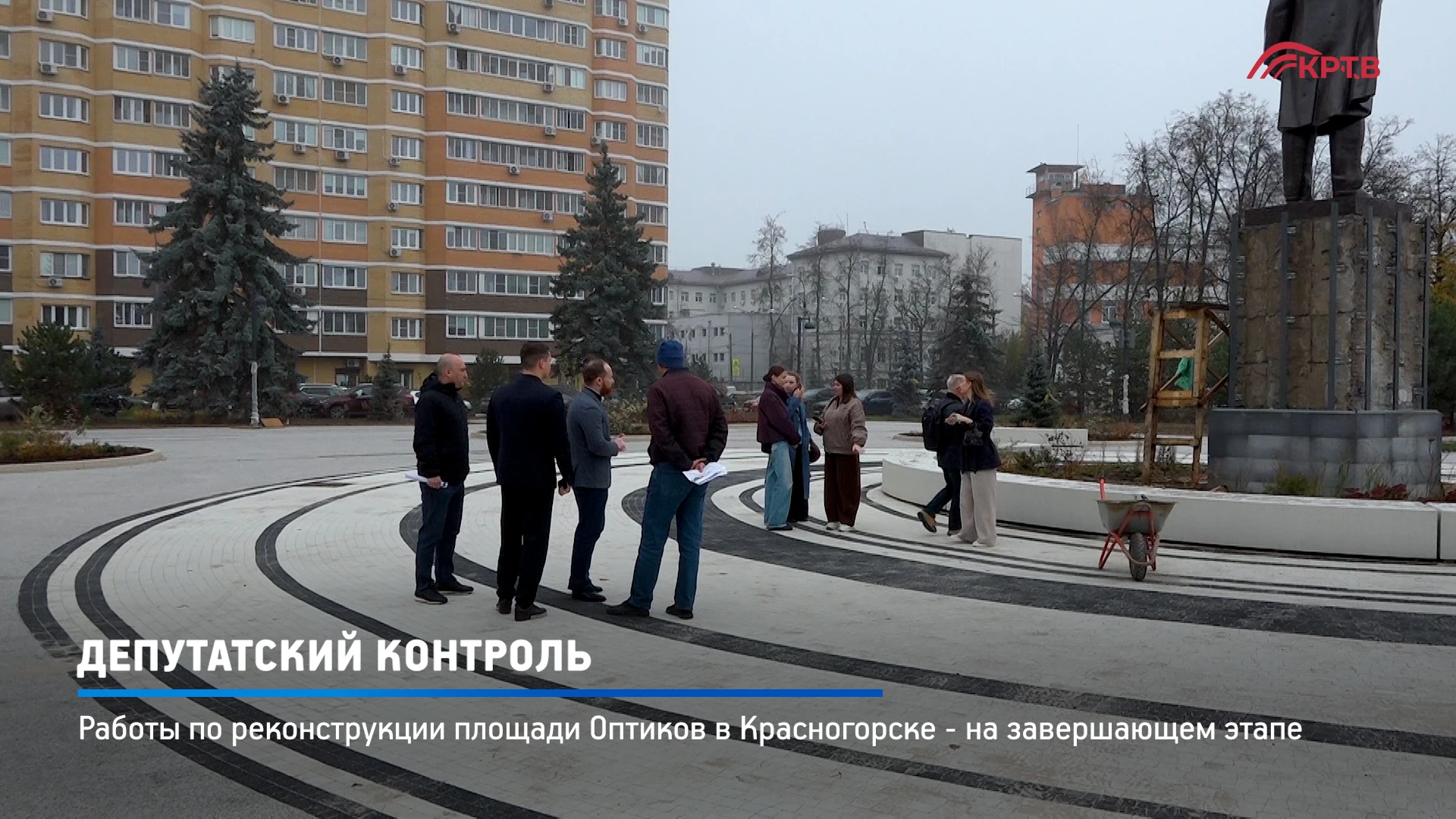Уложиться в установленный срок стараются рабочие на площади Оптиков. Работы по реконстр...