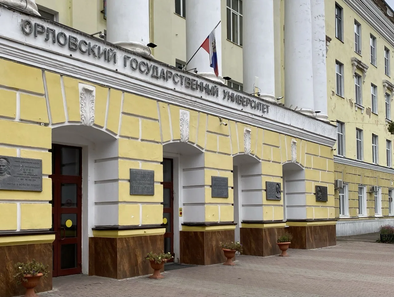 🏠 Суд выселил сыновей умершего профессора из общежития ОГУ