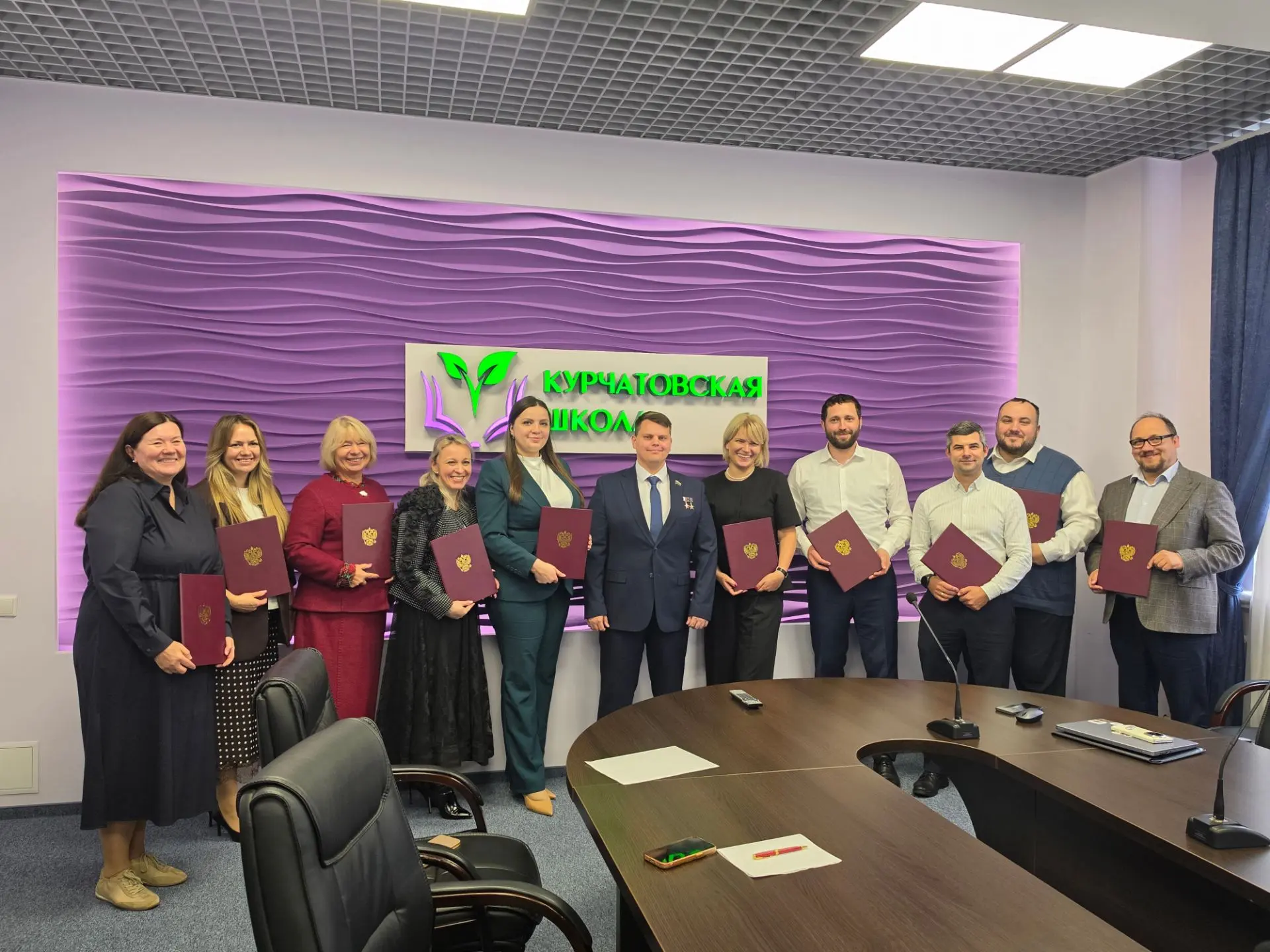 Сегодня в Курчатовской школе на улице Маршала Василевского встретился с директорами шко...