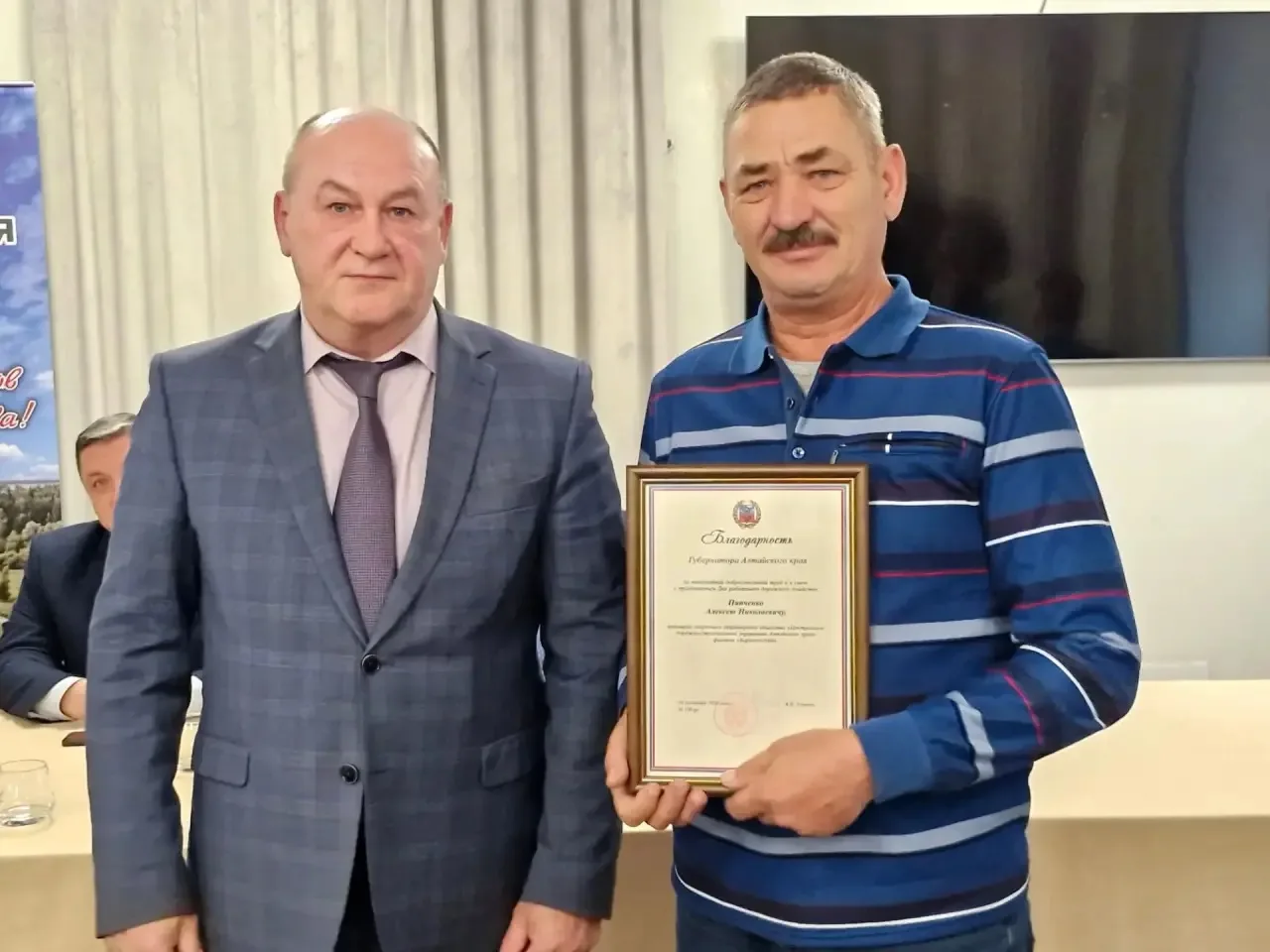 🏆 В канун Дня работников дорожного хозяйства в Алтайском крае наградили лучших специал...