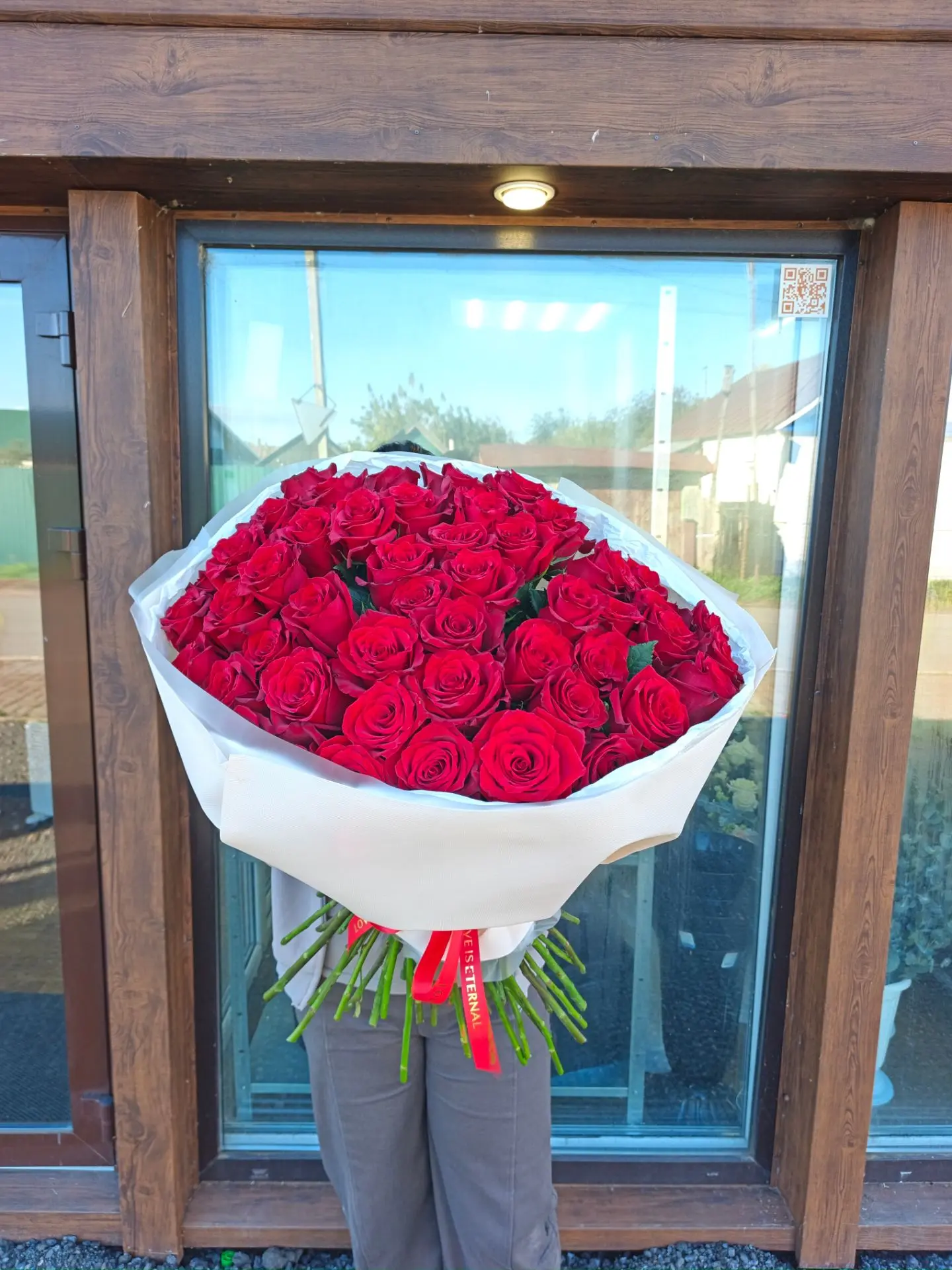 ‎51 причина улыбнуться сегодня! 🌹✨ Невероятный букет для самого важного человека.☺️🌿