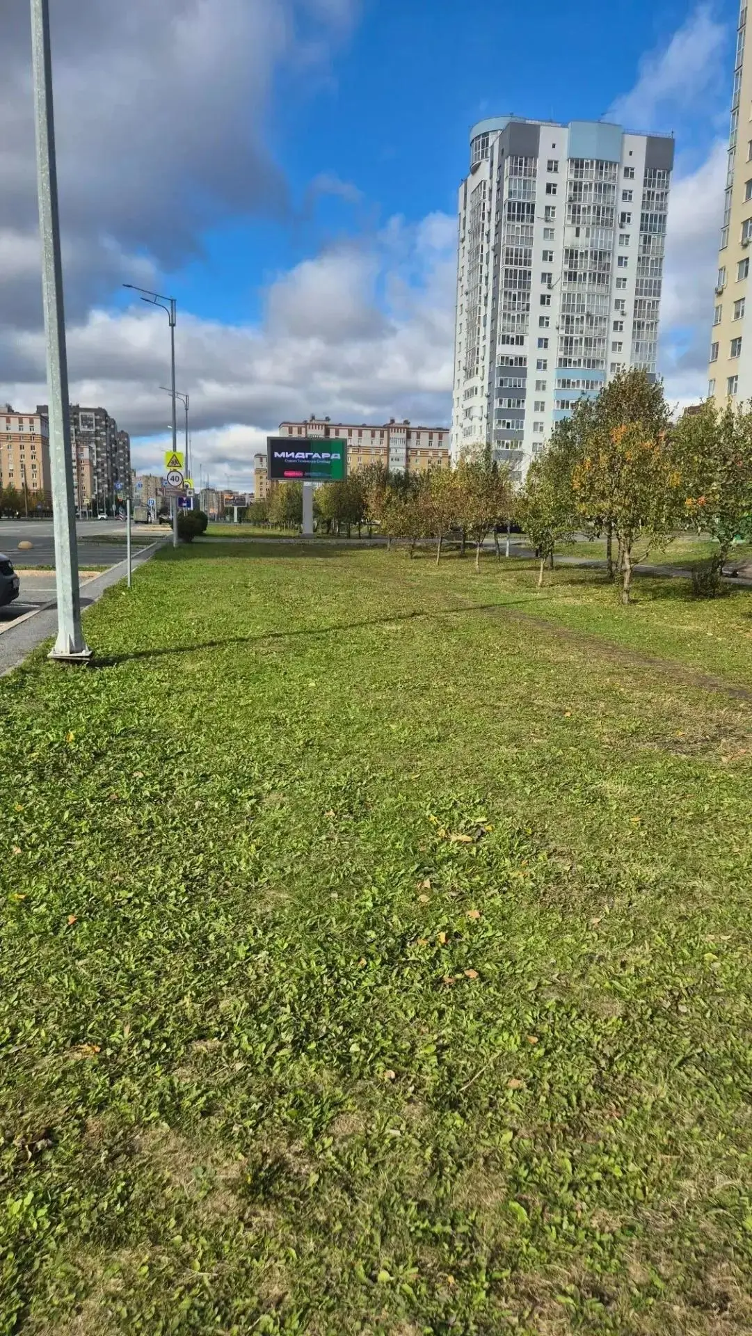 Подрядчики управы Восточного округа очистили обочины и тропинки от мусора. К экологичес...