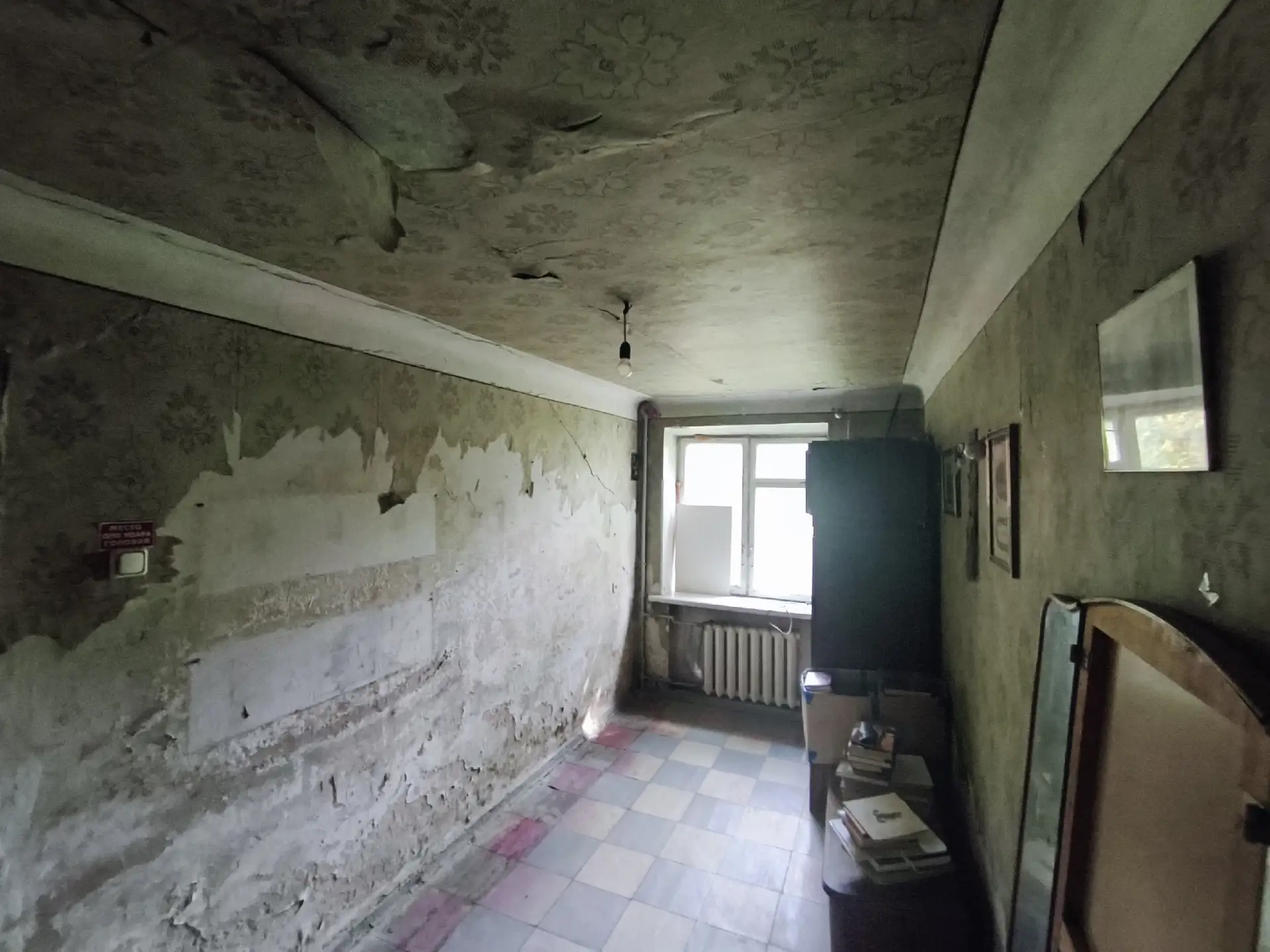 Горловка.Продам 2х ком.кв-ру, пр. Победы 98, 1/5. Квартира требует ремонта. Цена догово...