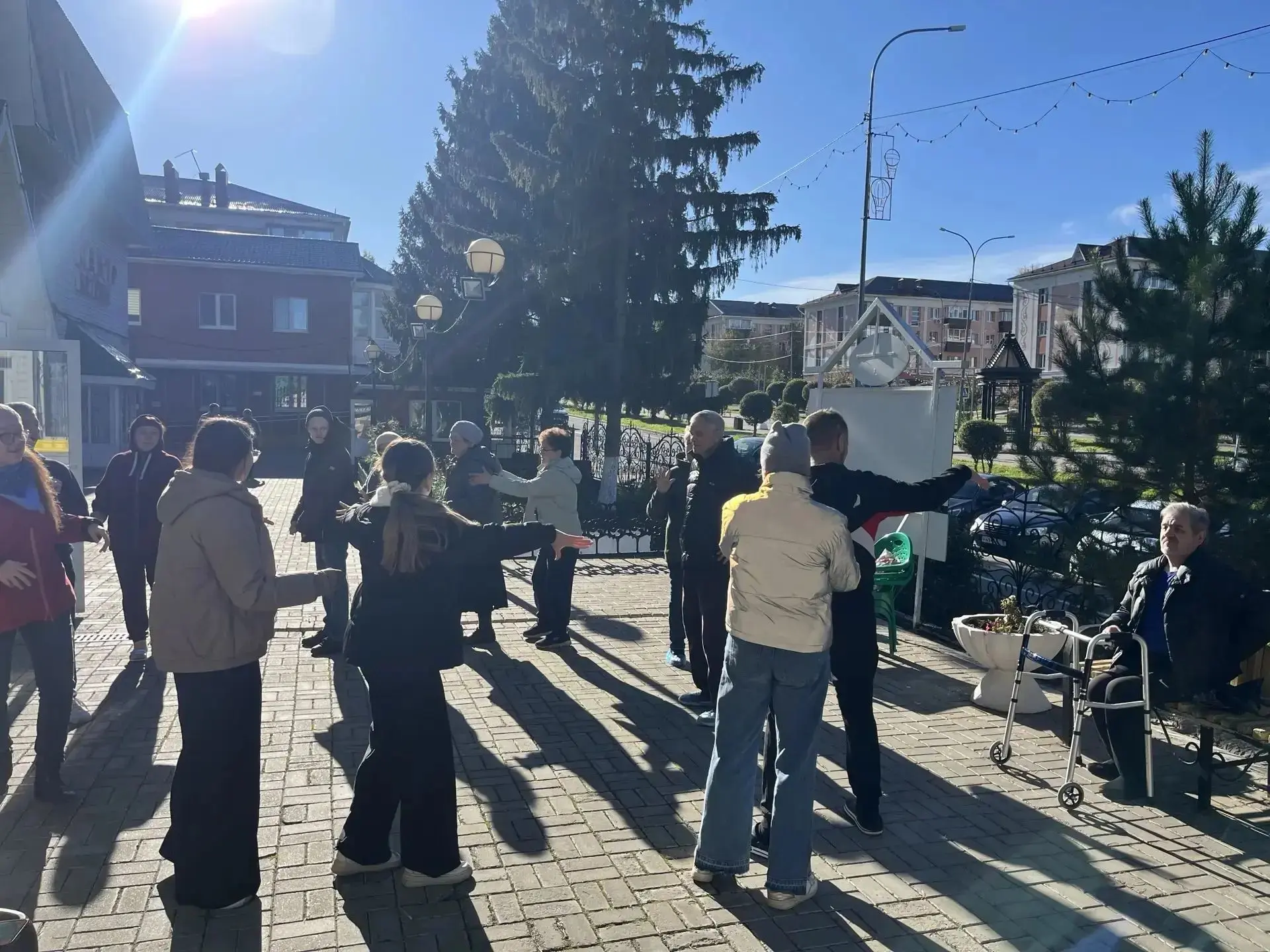 Зарядка для тела и души! ☀️На днях утро  у наших получателей социальных услуг началось ...