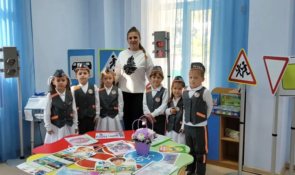 В детском саду 148 "Сказкоград" состоялся круглый стол команды ЮПИД "Добрая дорога" на ...