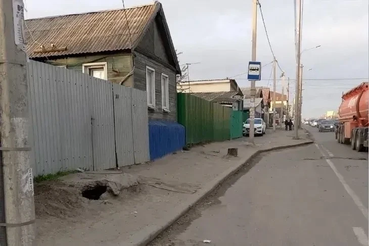 Жители Волгограда вот уже несколько лет добиваются от чиновников обустройства остановки...