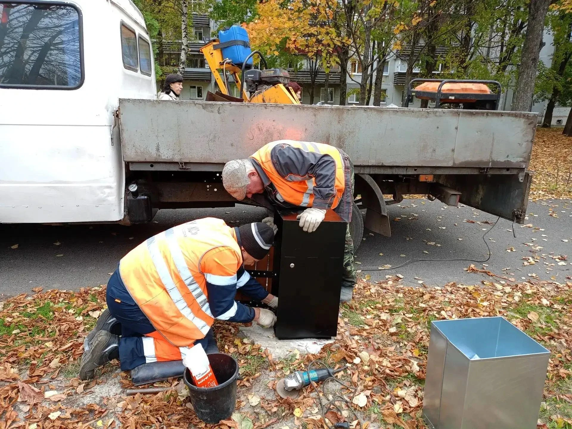 🗑На улицах Железногорска меняют урны.