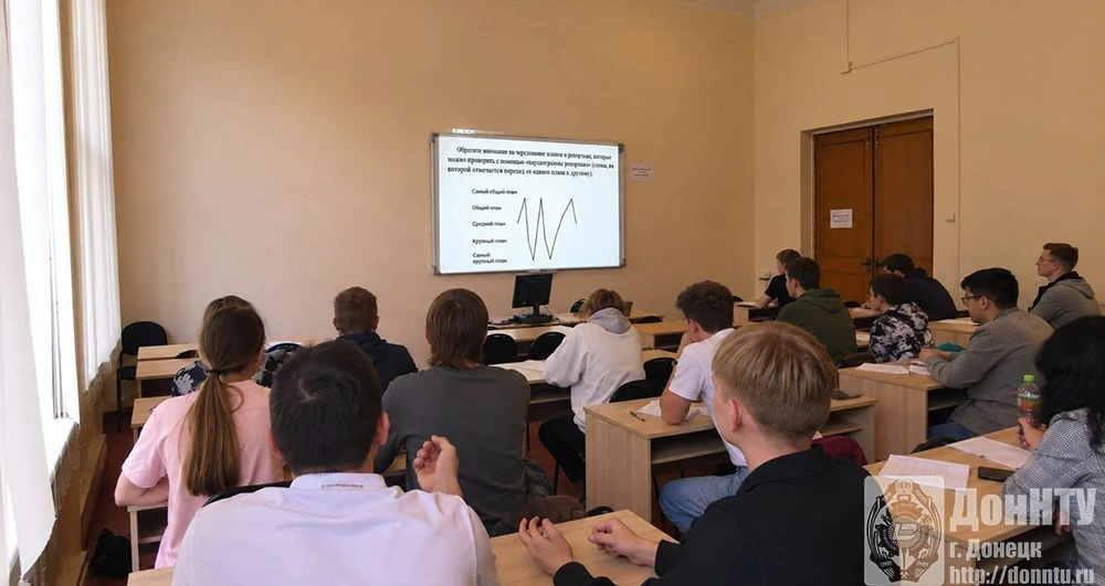 На очередном занятии медиашколы «Политехник» слушатели осваивали искусство репортажа
