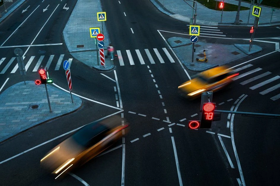 Сегодня дайджест про приоритет на перекрёстках🚦