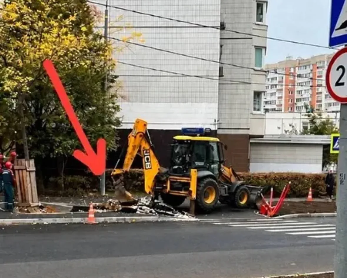 🔧 В районе Митино начали вскрывать свежий асфальт