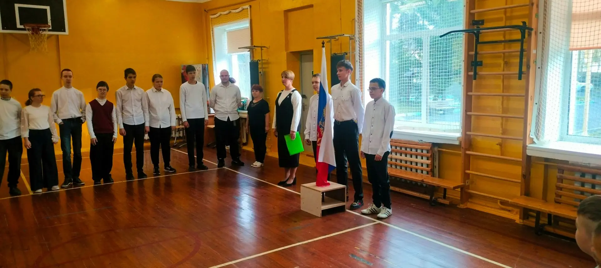 🔊 Дан старт новой учебной неделе! 🇷🇺