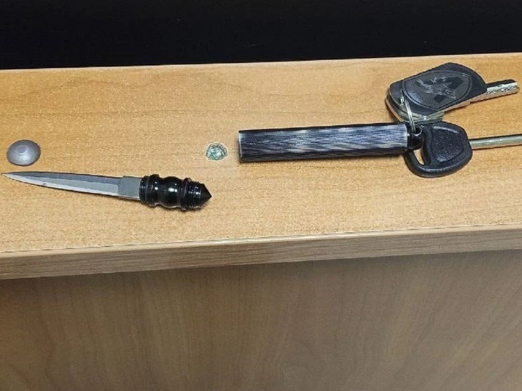 В Алапаевском суде обвиняемый попытался пронести нож, спрятанный в ключ. Пристав обнару...