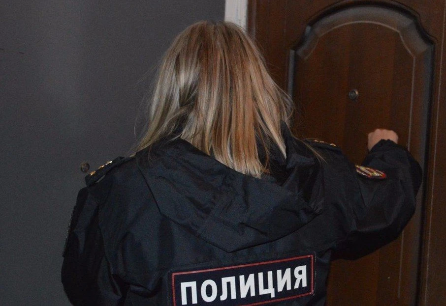 В Емельяново пьяная мать напала на инспектора ПДН.