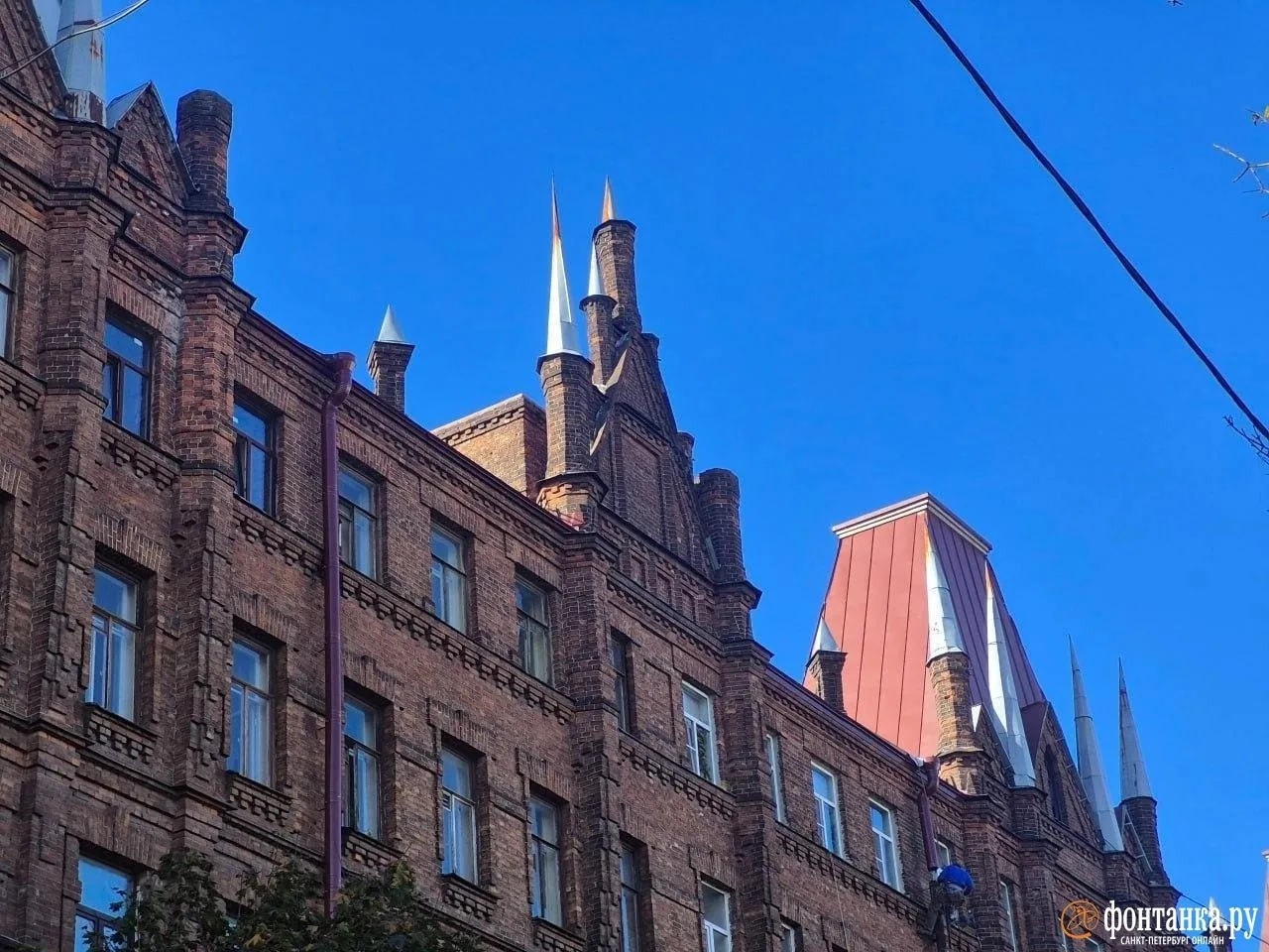 Башенки дома Еремеевой на Васильевском решили оставить «на потом» 🏛