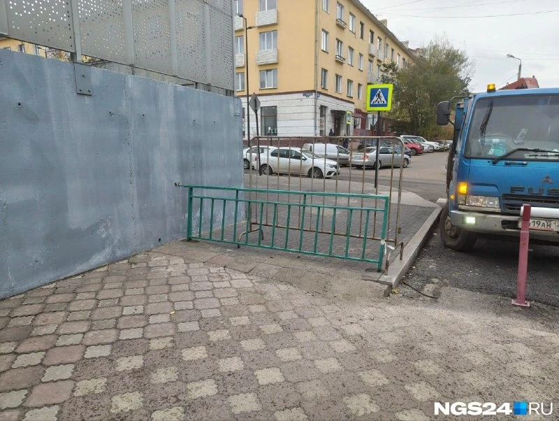 🚧 Проход к Кирова в центре города перекрыли забором