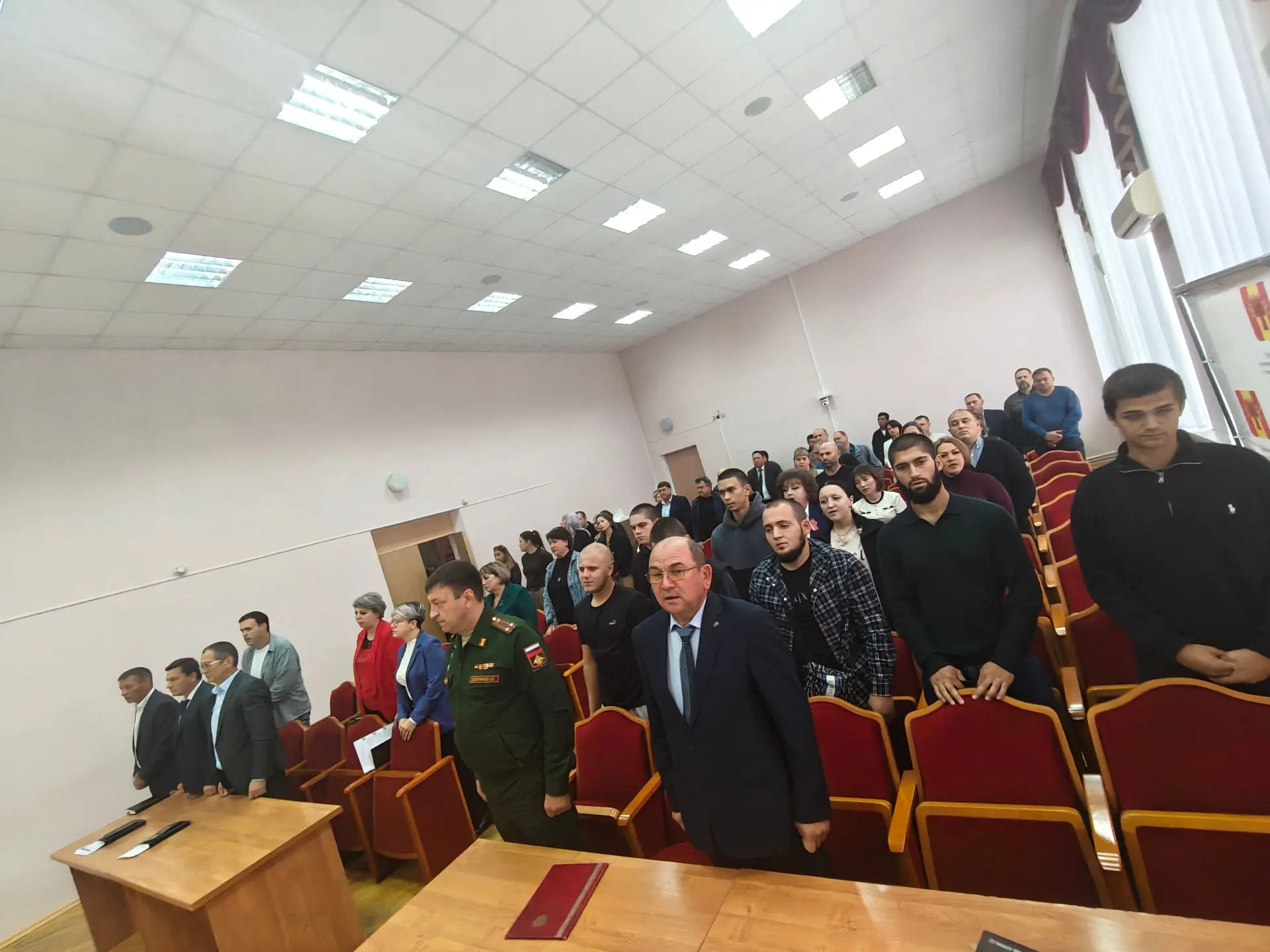Сегодня в районной администрации собрались ребята, которым уже совсем скоро предстоит о...