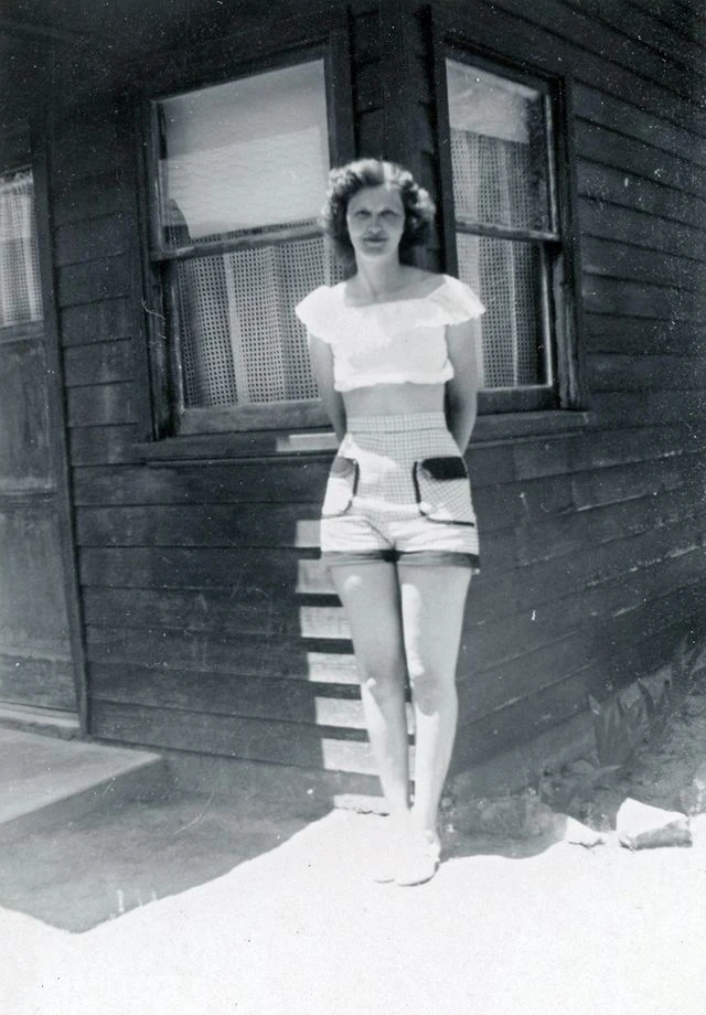 💃Фотографии молодых женщин 1940-х годов в кроп-топах