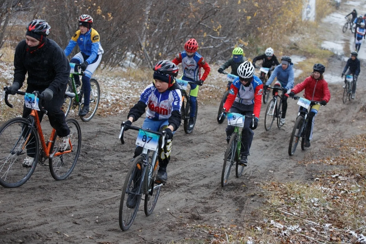 🚴‍♂️ БИТВА НА ЛЕСНЫХ ТРОПКАХ: Чемпионат Тюмени по маунтинбайку в эти выходные!