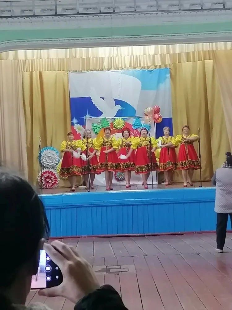 Ну что же, 2-й районный фестиваль "Закружилась осень золотая" состоялся. Около 40 талан...