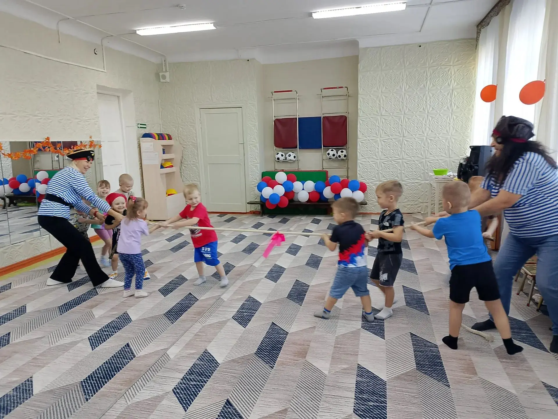 В рамках платных образовательных услуг прошло День Рождение.