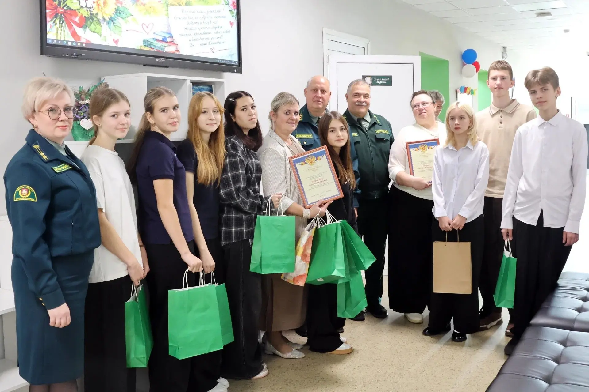 ✨Директор-лесничий филиала «Русский лес» ГАУ МО «Мособллес» Алексей Талалаев вручил бла...