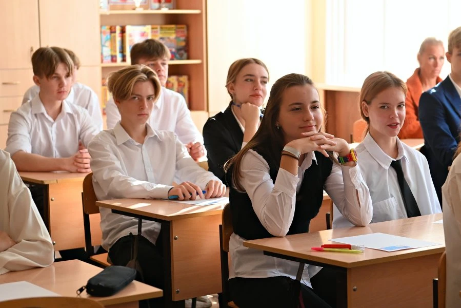 📚 Минпросвещения обновит школьные программы для 10–11 классов