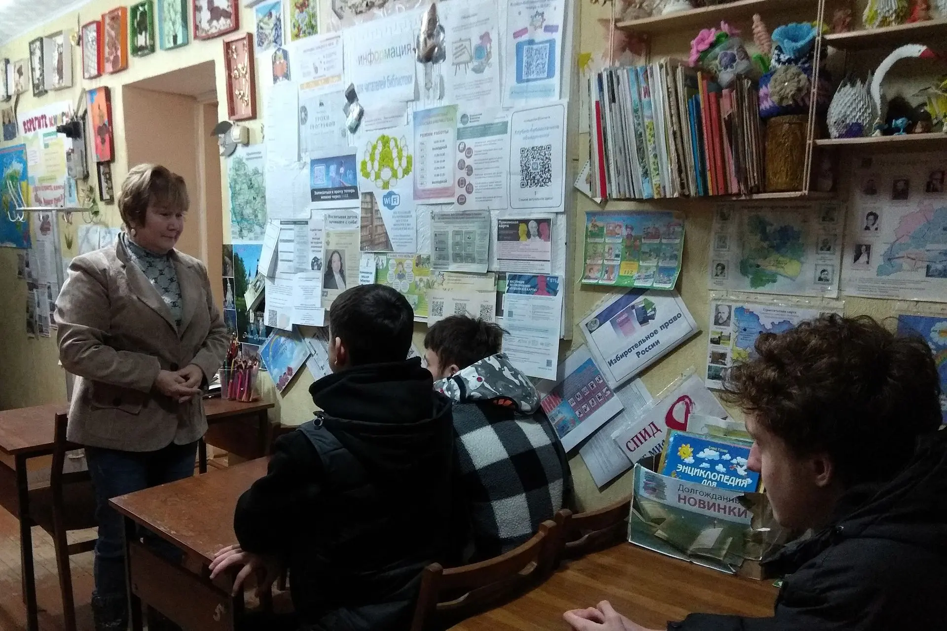 В Иконниковской библиотеке прошёл час общения «Вирус сквернословия» для молодёжи. 📚