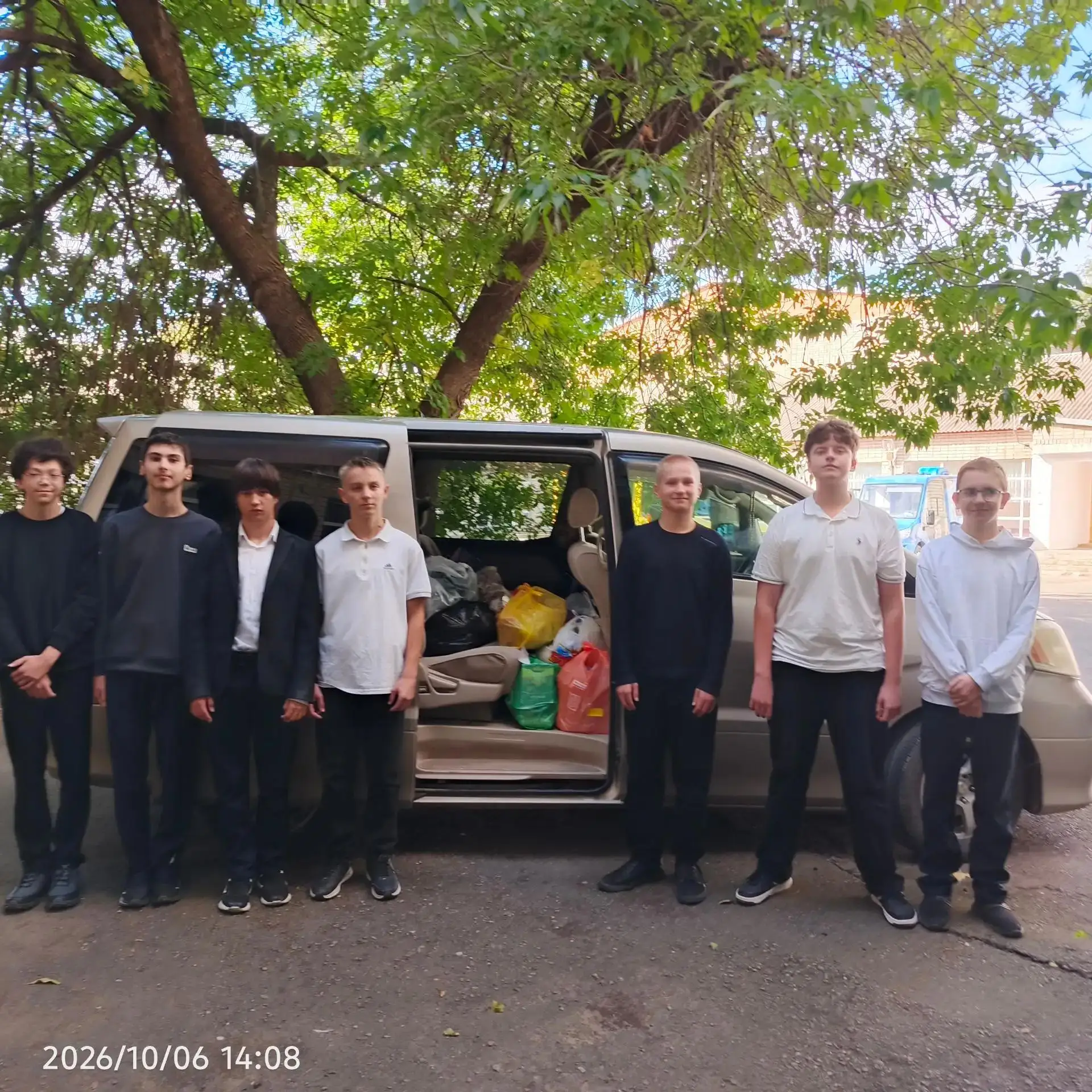 🕊️ В МБОУ СОШ №4 прошла акция по сбору гуманитарной помощи участникам СВО