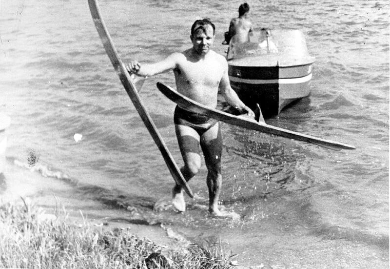 Юрий Гагарин на пикнике в яхтклубе в Водниках, Долгопрудный, 1967 год.