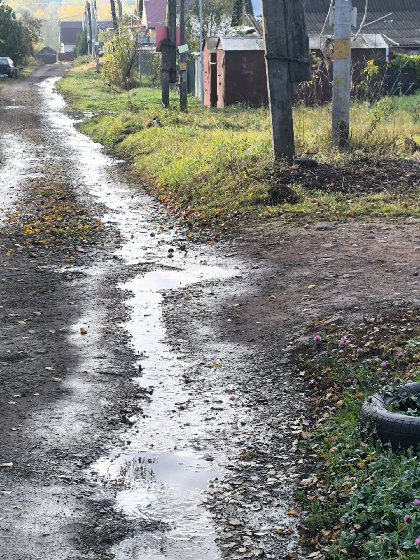 Мкр. Новоугольный. Ул Наркомовская. Напротив д. 56 Почти месяц течет водопровод.Примите...