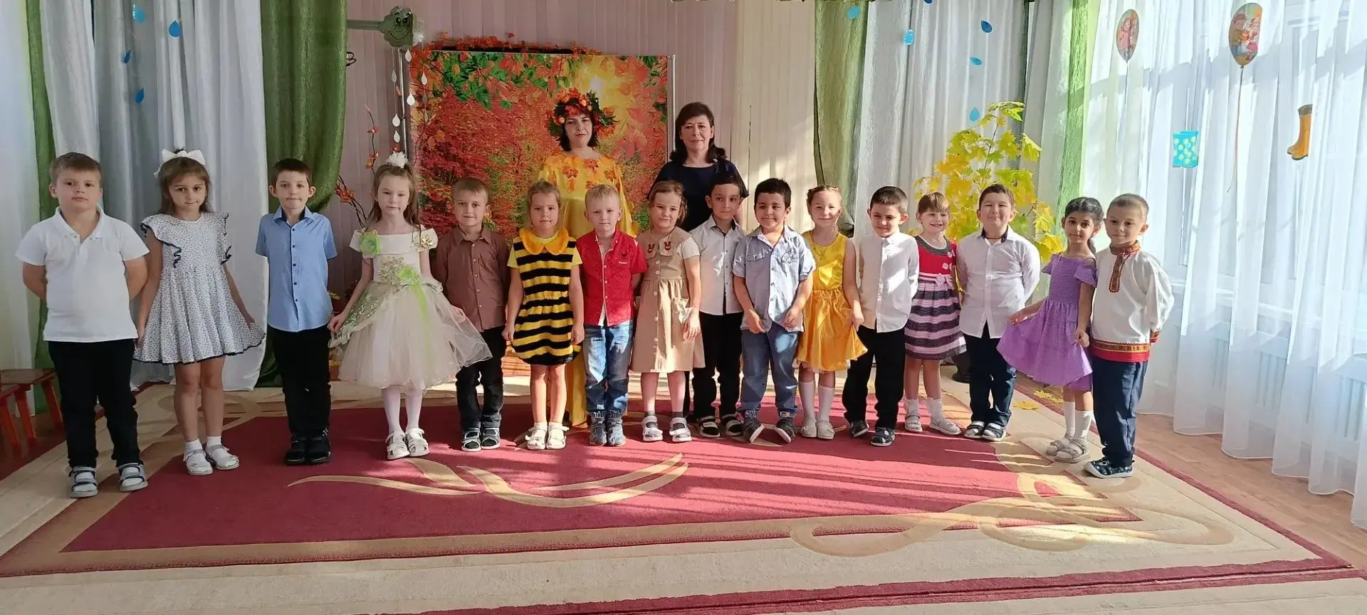 🍁 В подготовительной группе приход Осени чуть не сорвала тётушка Слякоть, которая хоте...
