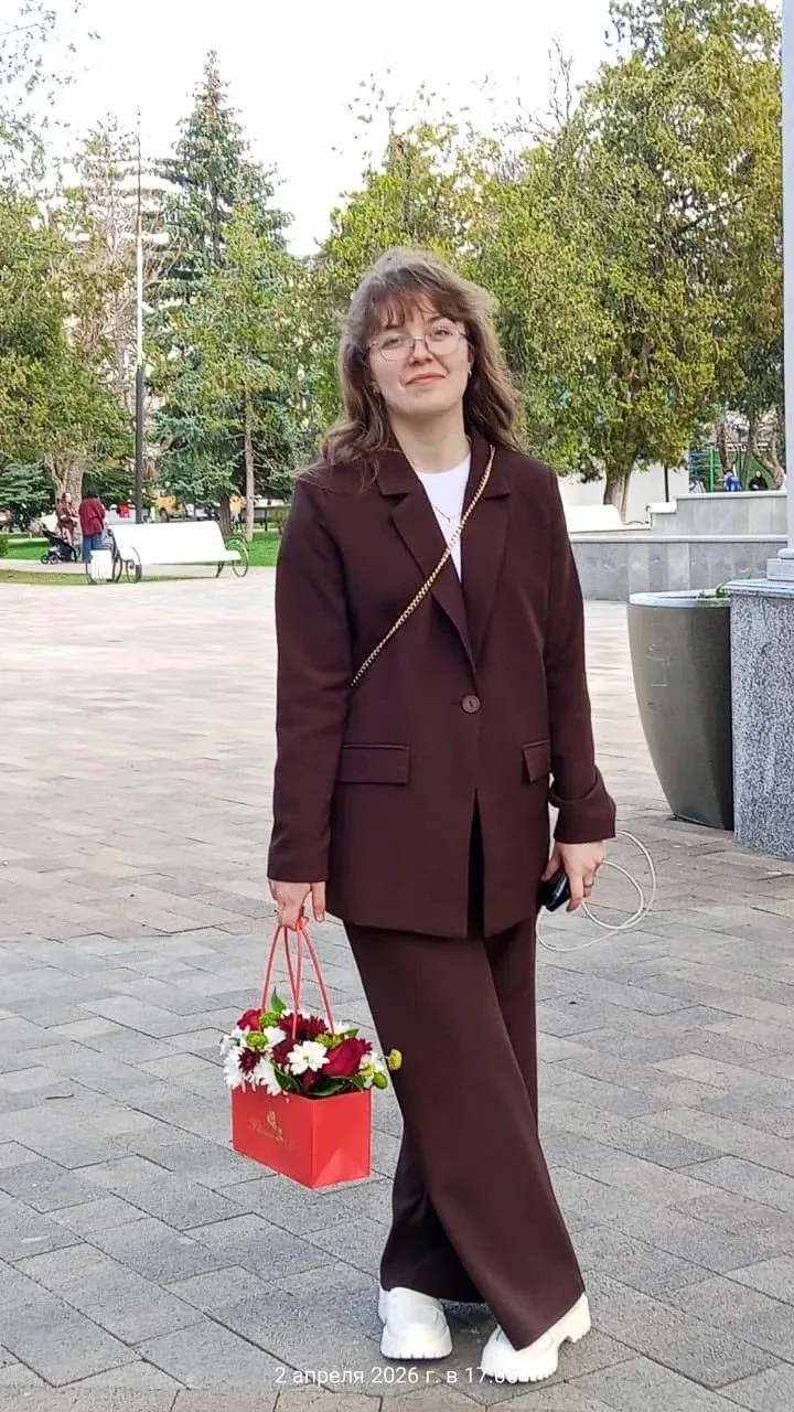 Добрую и улыбчивую, нашего молодого специалиста, учителя физической культуры в начальны...