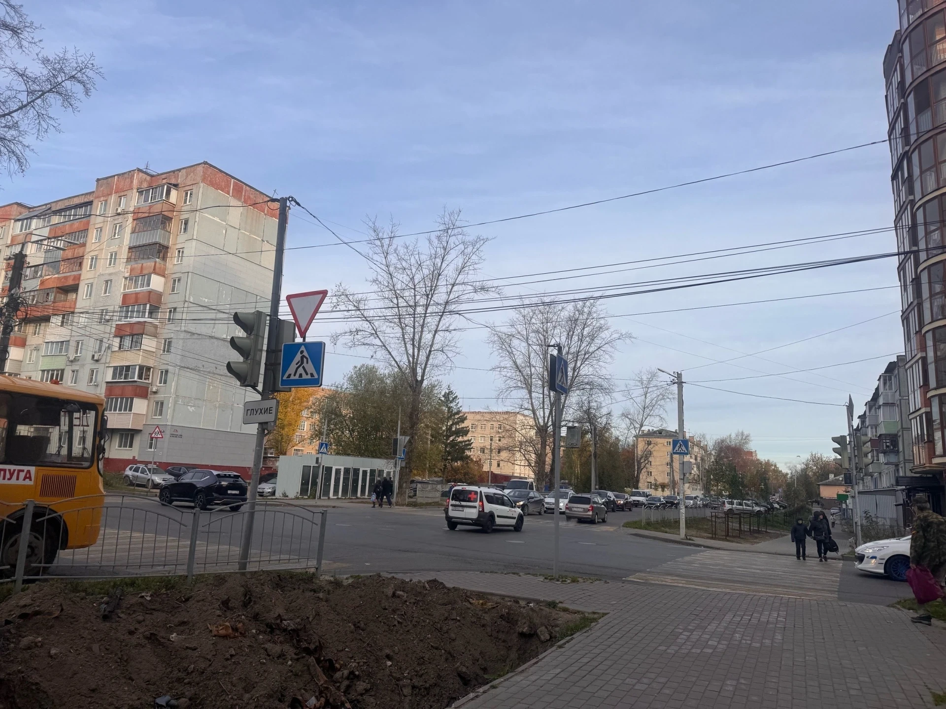 В центре Калуги месяц не работает светофор — на перекрёстке уже случились аварии